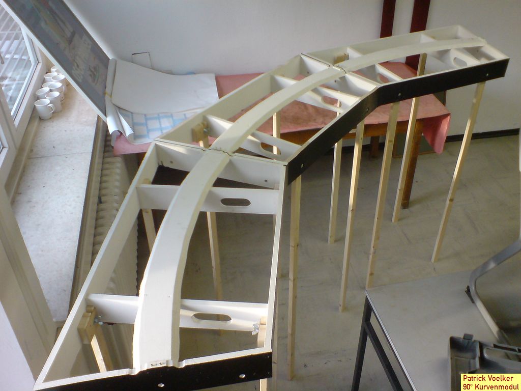 http://patrick.thwoditsch.de/drehscheibe/90gradkurve02.jpg